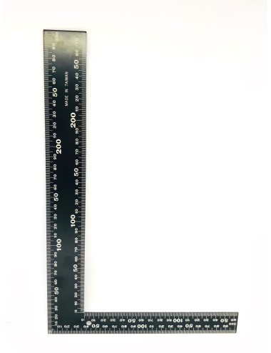 ESCUADRA METALICA