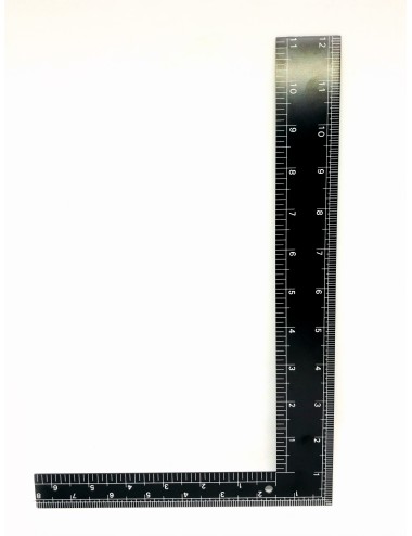 ESCUADRA METALICA