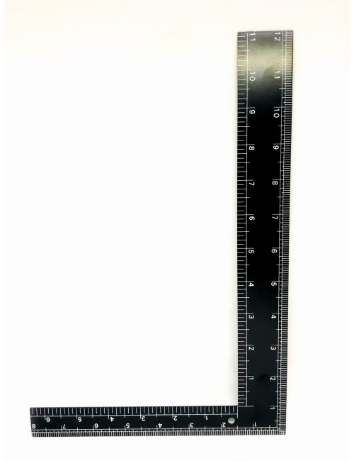 ESCUADRA METALICA